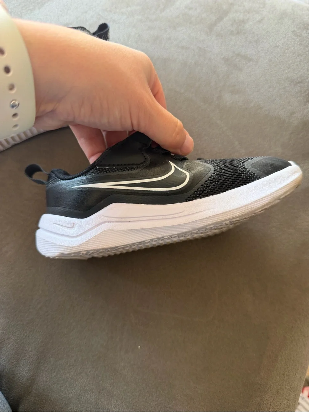 Nike Cosmic Runner Kids Black White Velcro Running Shoes 9c